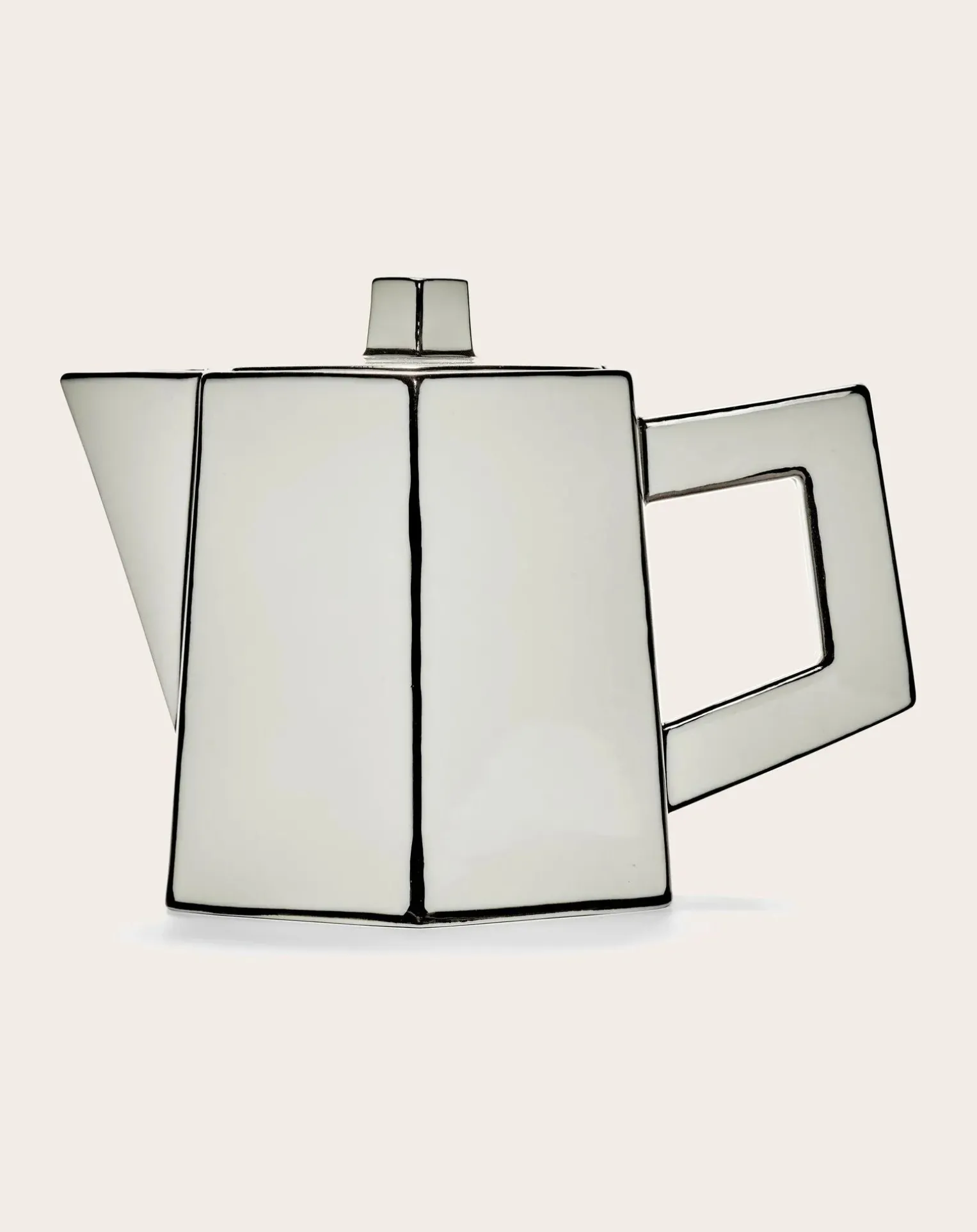 Carte blanche teapot