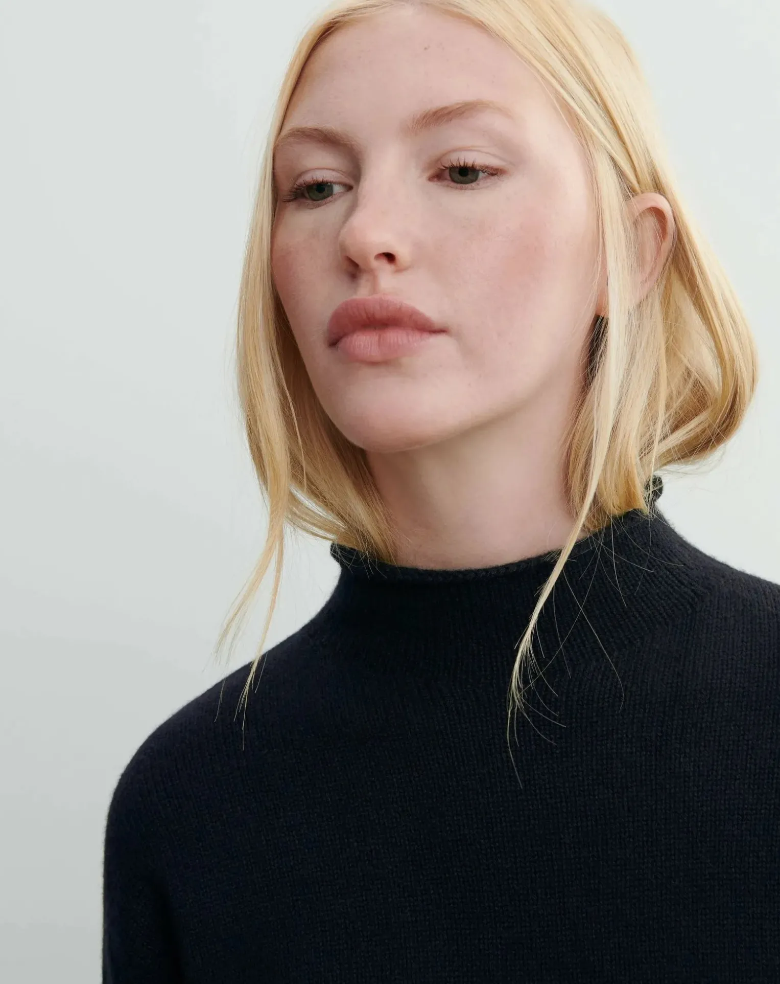 Cashmere High Neck Sweater