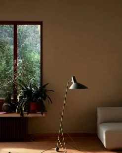 HM8 Tripod floor lamp, Hvidt & Mølgaard