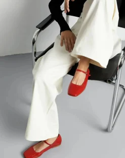 Julieta patent ballerinas