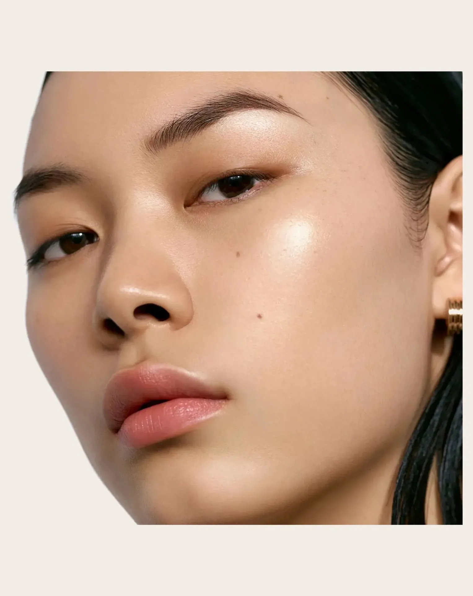 Solar Radiance moisturizing cream illuminator refill