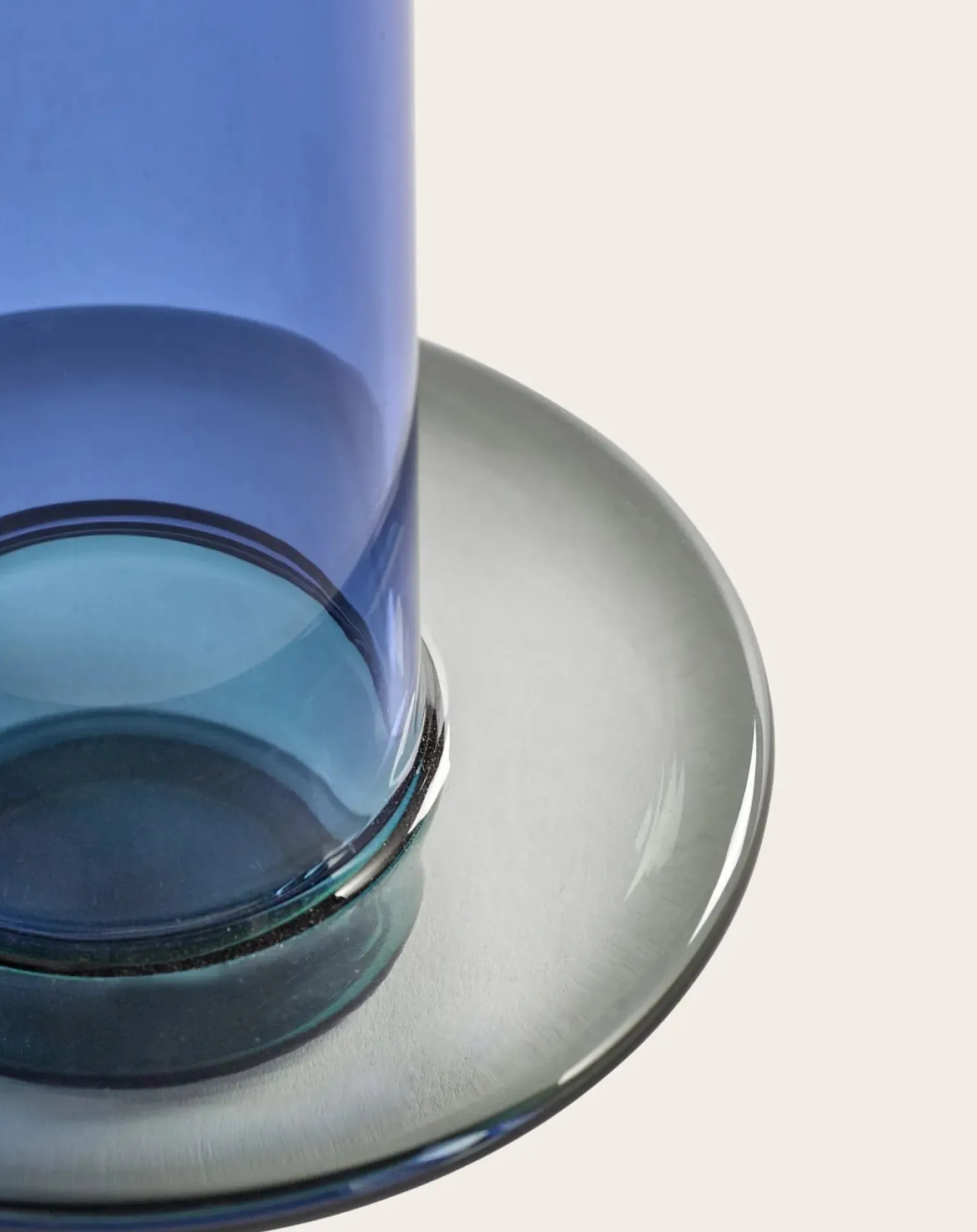 Vase Towers, Jose Levy