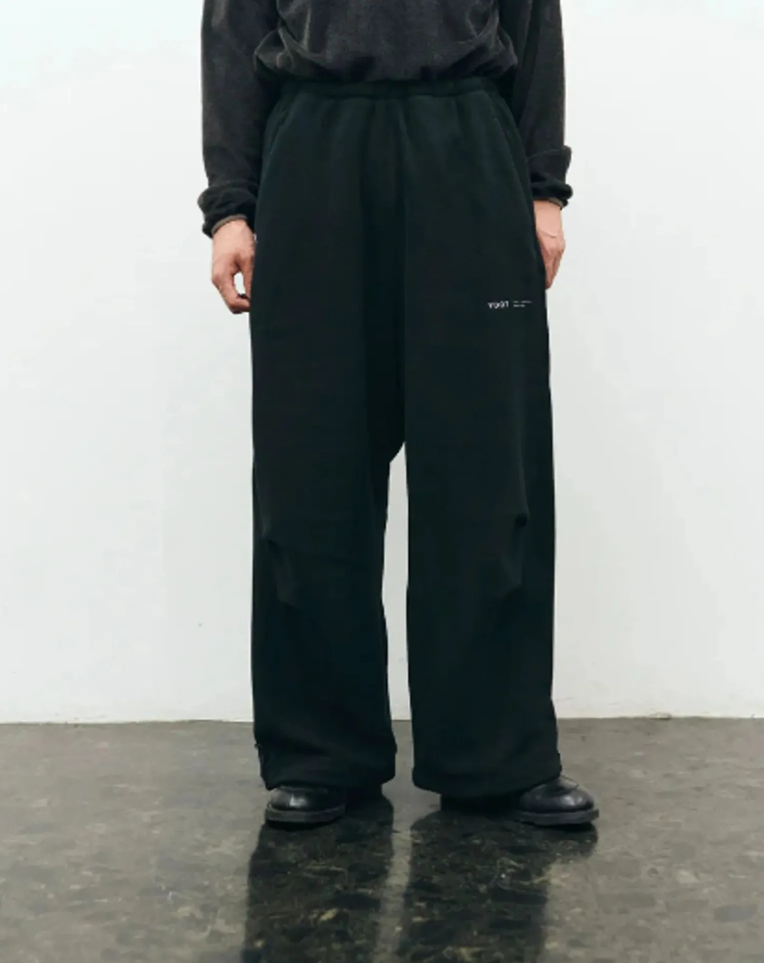 Wide-leg pants