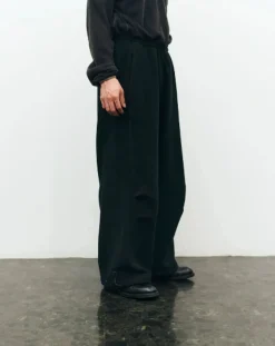 Wide-leg pants